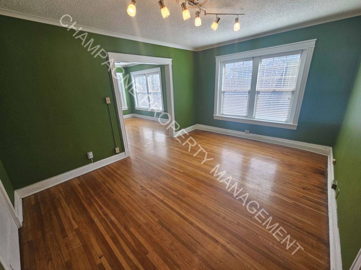 Apartment for rent at 3014 3016 Grand Ave, Kansas City, MO 64108