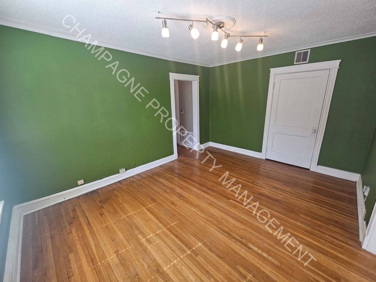 Apartment for rent at 3014 3016 Grand Ave, Kansas City, MO 64108
