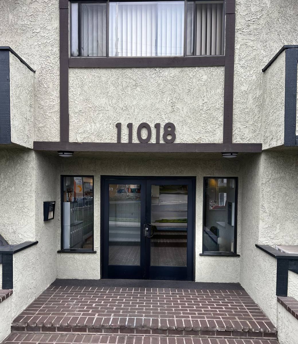 Apartment for rent at 11018 Moorpark St, North Hollywood, CA 91602