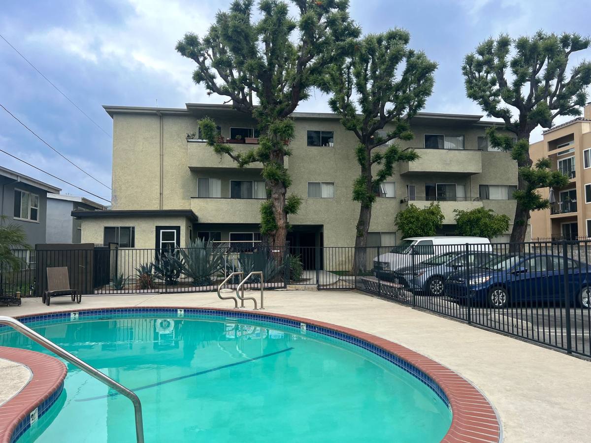 Apartment for rent at 11018 Moorpark St, North Hollywood, CA 91602