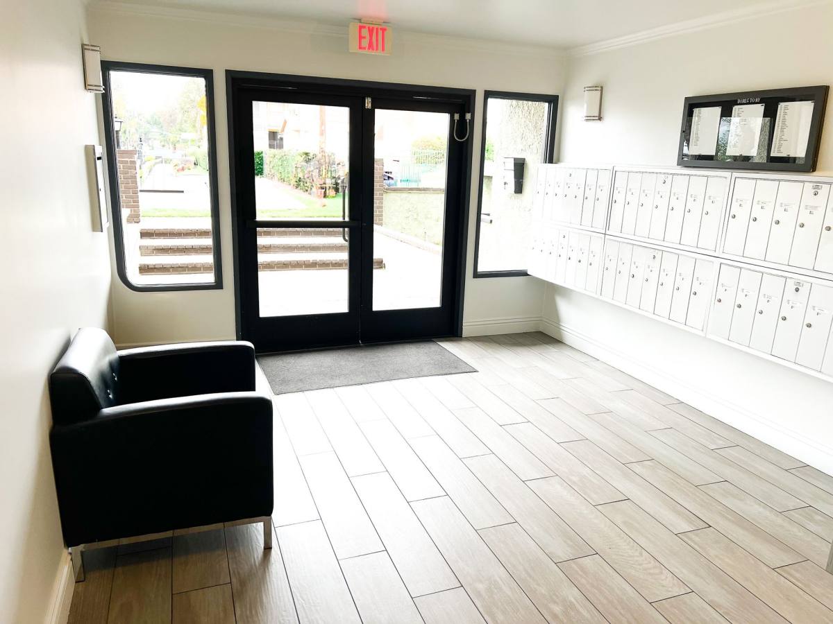 Apartment for rent at 11018 Moorpark St, North Hollywood, CA 91602