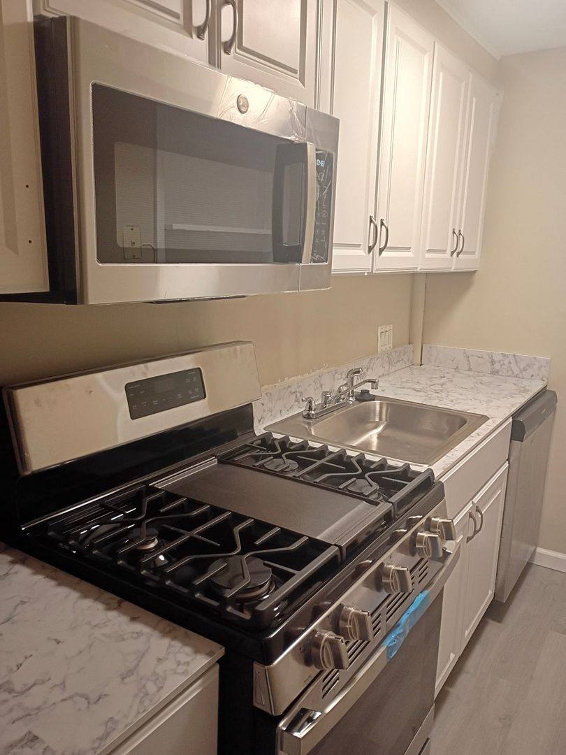 Apartment for rent at 514 11th St SE #B, Washington, DC 20003