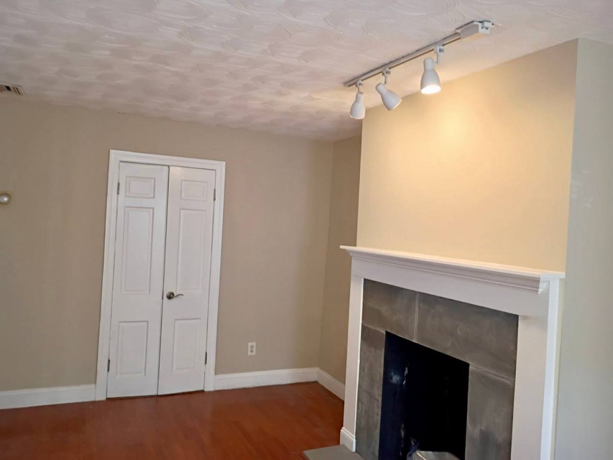 Apartment for rent at 514 11th St SE #B, Washington, DC 20003