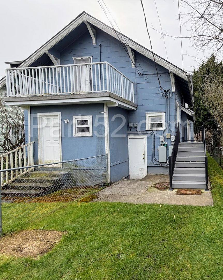 Townhouse for rent at 1711 S 9th St, Tacoma, WA 98405