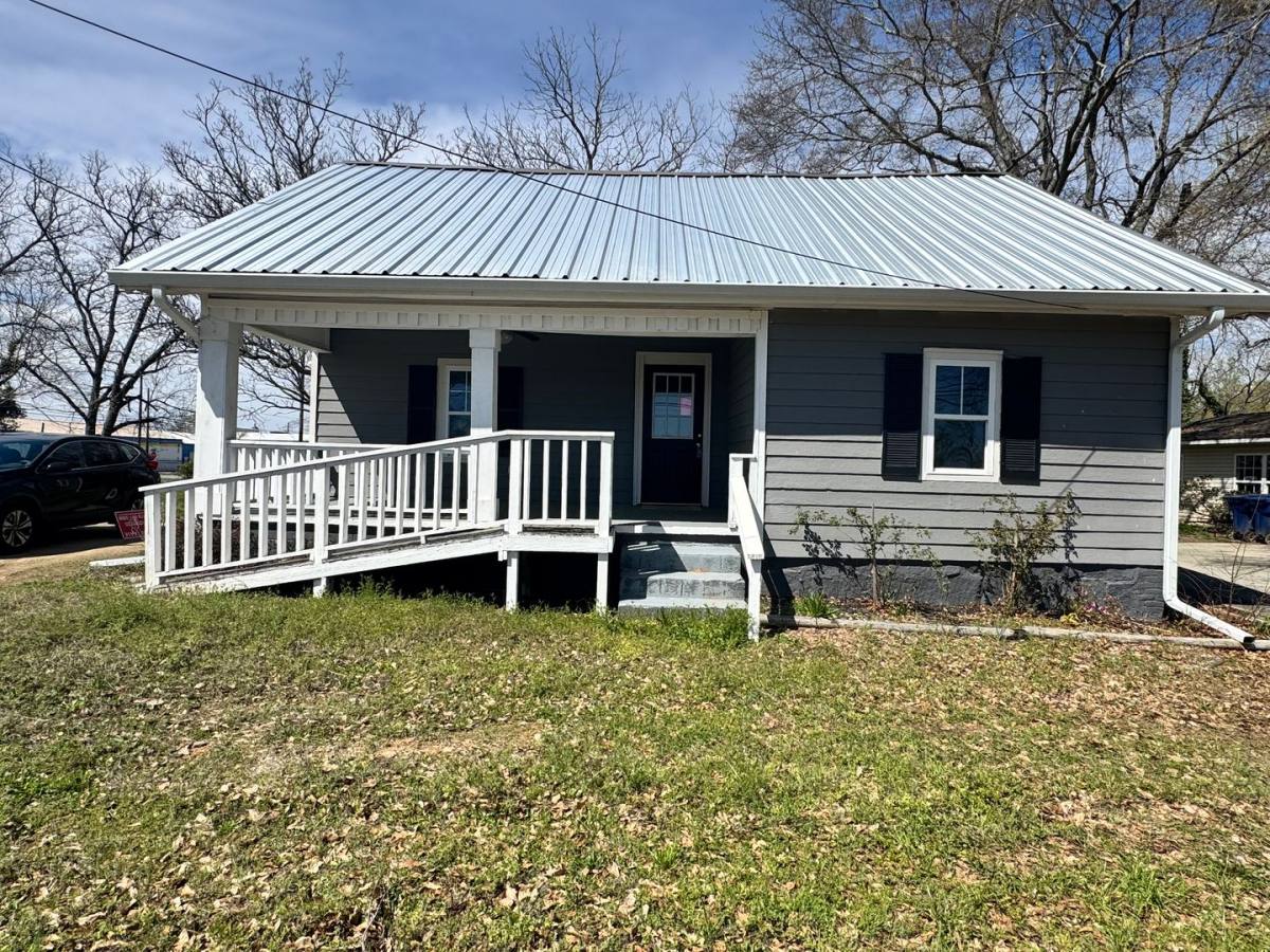 House for rent at 74 Martin Luther King Jr Dr, Winder, GA 30680