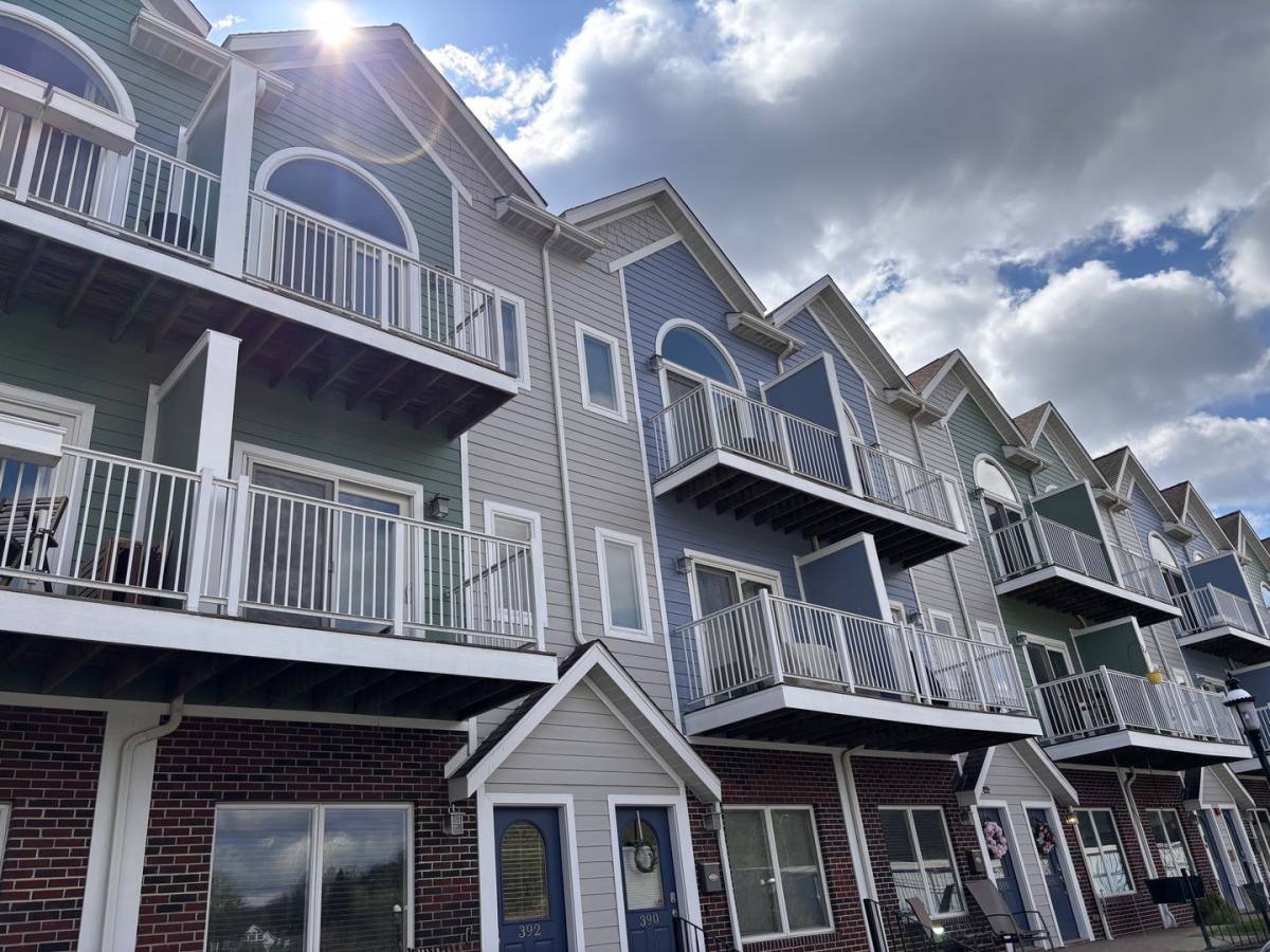 Townhouse for rent at 392 Frontier Ave, Morgantown, WV 26505