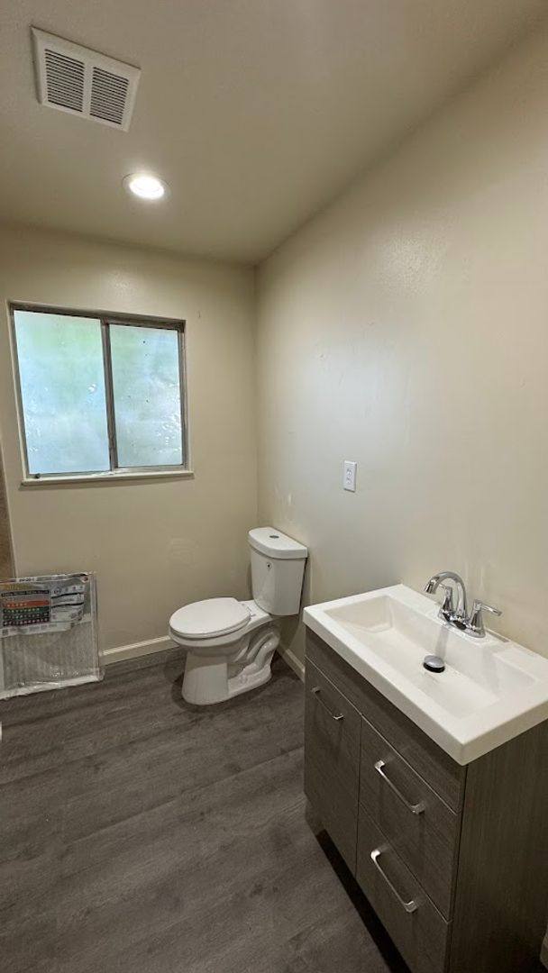 House for rent at 493 N Alta Ave, Dinuba, CA 93618