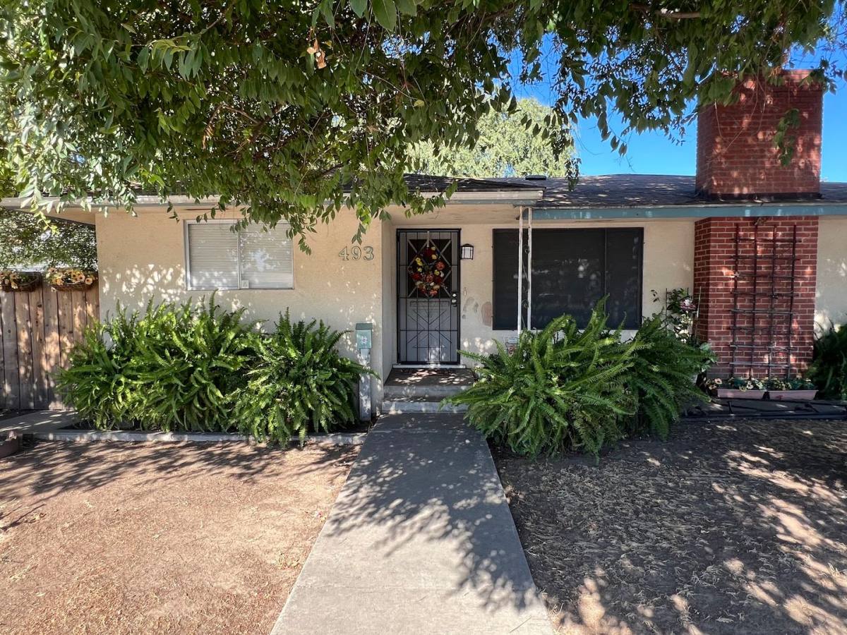 House for rent at 493 N Alta Ave, Dinuba, CA 93618