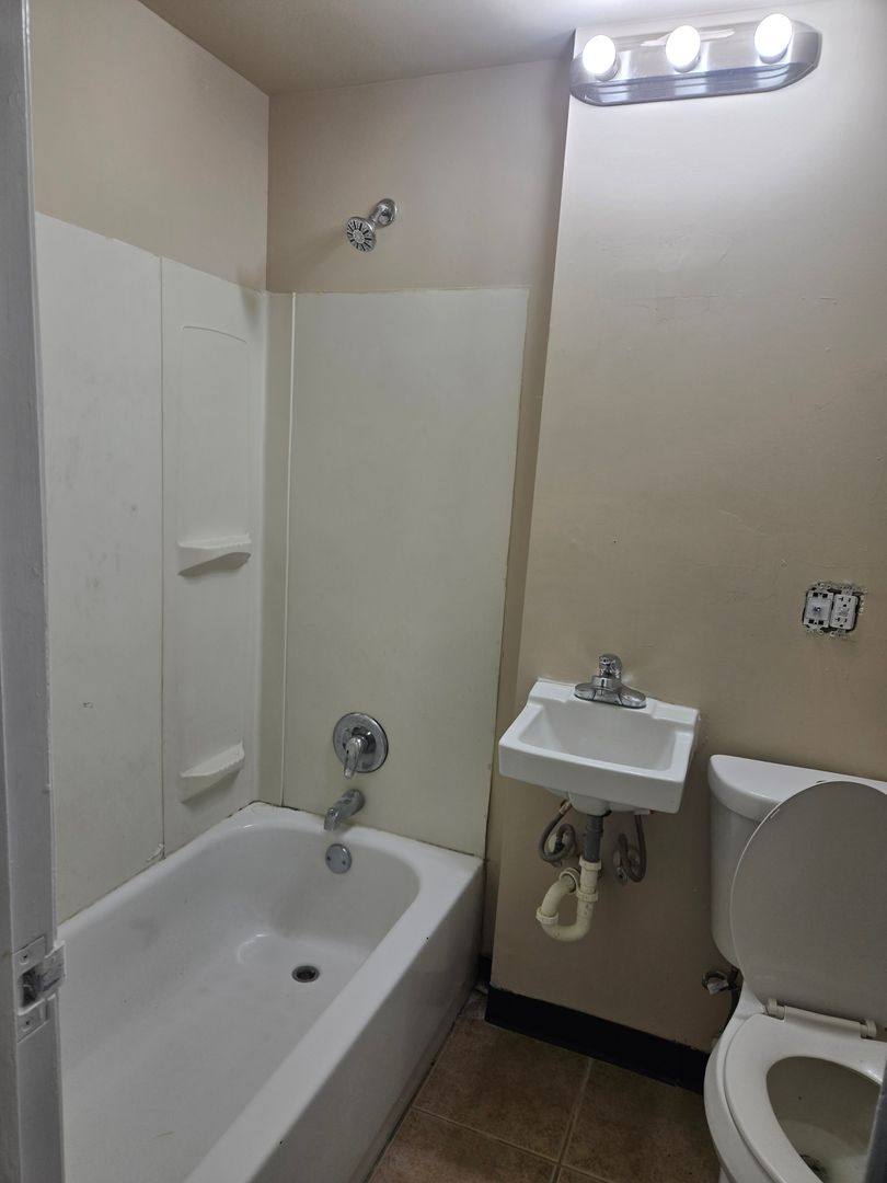 Apartment for rent at 2017-2019 E Linwood Blvd, Kansas City, MO 64109