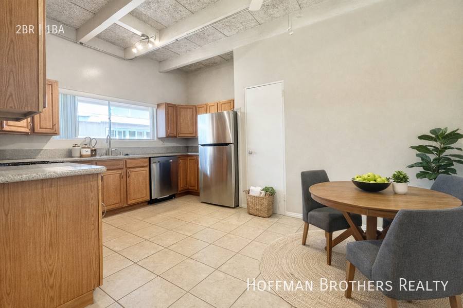 Apartment for rent at 4840 Van Noord Ave #5, Sherman Oaks, CA 91423