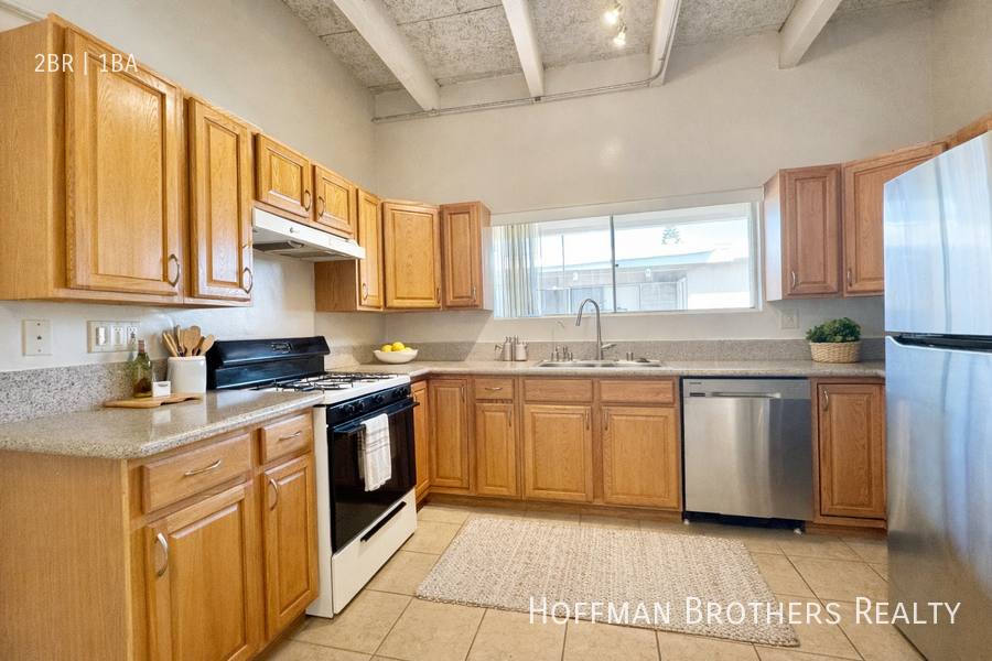 Apartment for rent at 4840 Van Noord Ave #5, Sherman Oaks, CA 91423