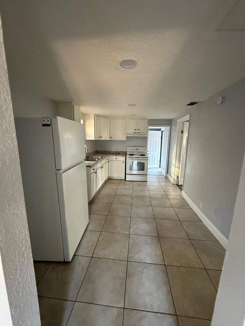 Apartment for rent at 1024 W 8th St, Jacksonville, FL 32209