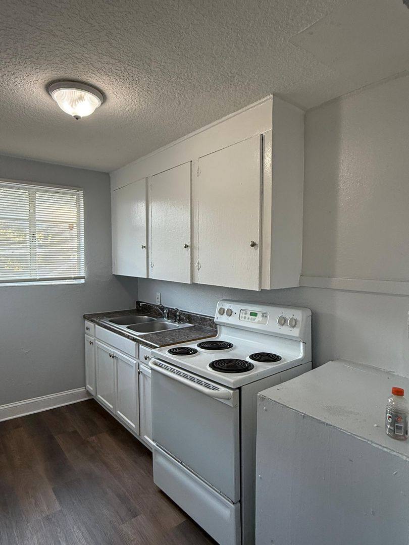 Apartment for rent at 1024 W 8th St, Jacksonville, FL 32209