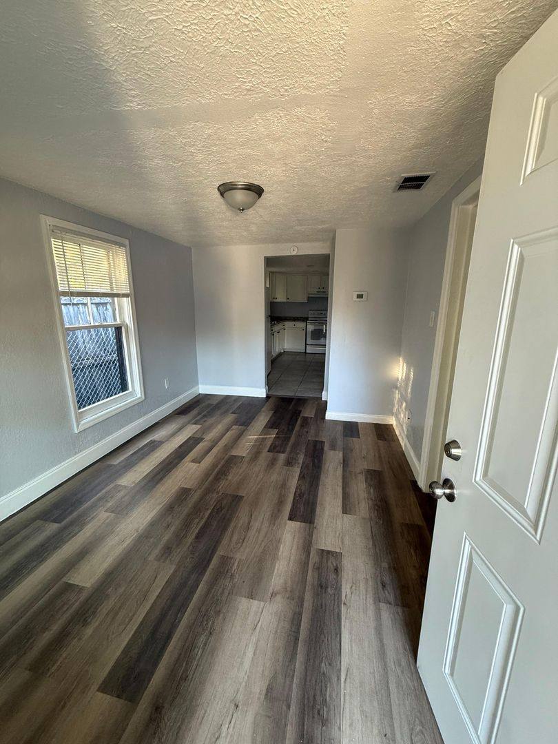 Apartment for rent at 1024 W 8th St, Jacksonville, FL 32209