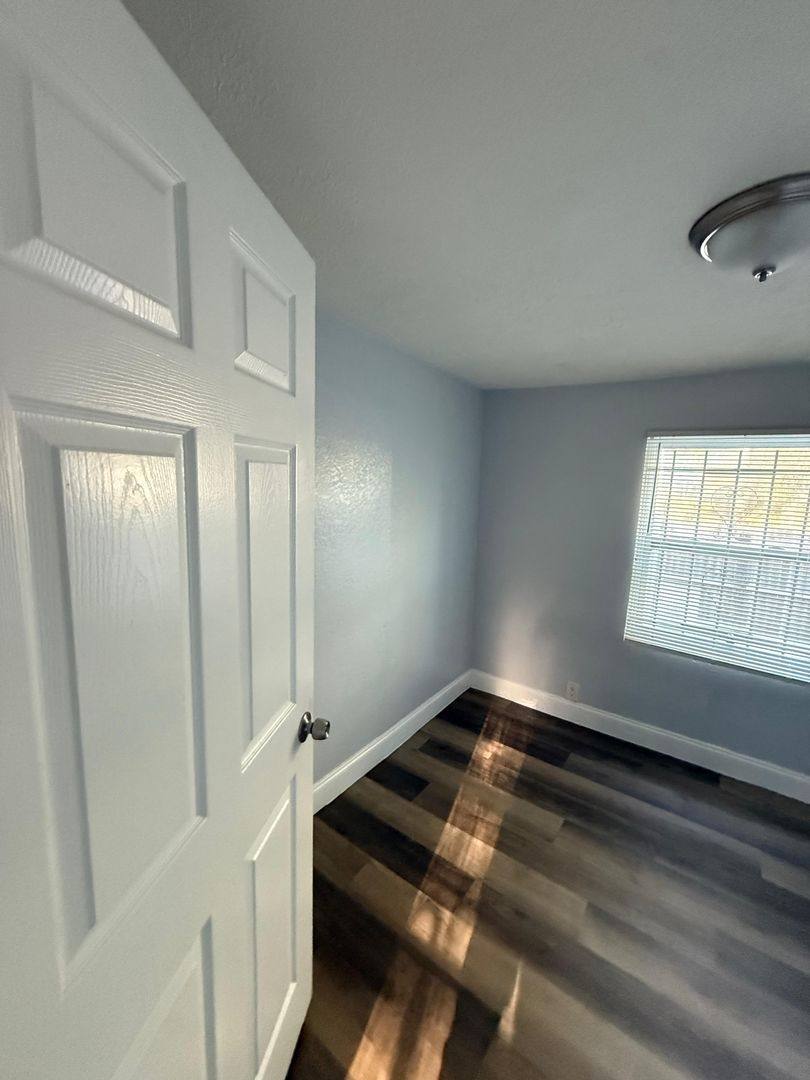 Apartment for rent at 1024 W 8th St, Jacksonville, FL 32209