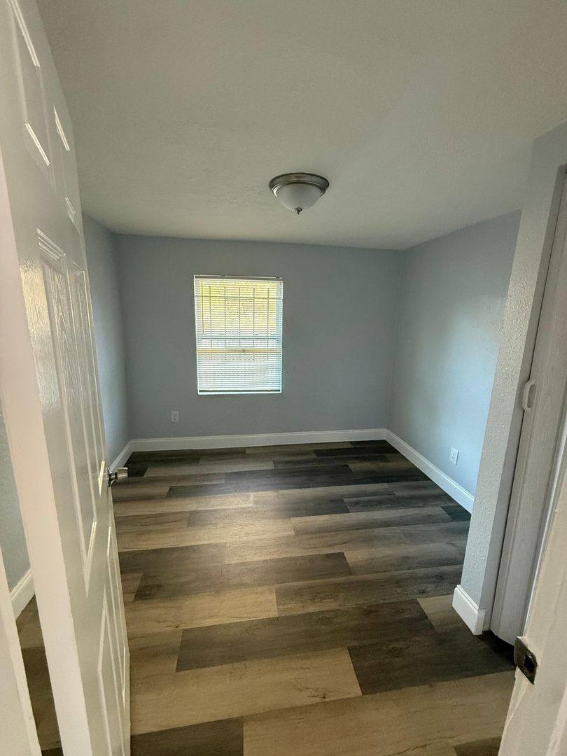 Apartment for rent at 1024 W 8th St, Jacksonville, FL 32209