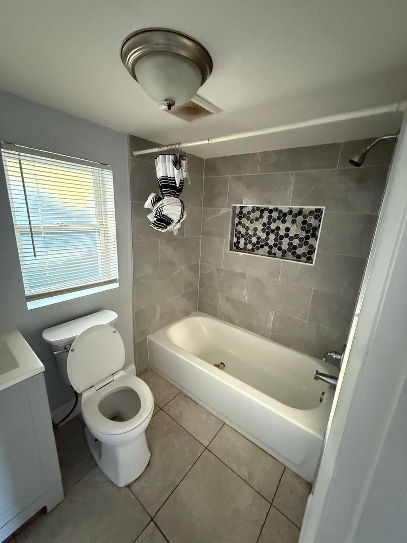 Apartment for rent at 1024 W 8th St, Jacksonville, FL 32209