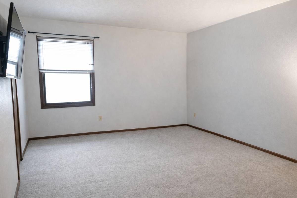 Apartment for rent at 1146-48 Raleigh St, Saint Paul, MN 55108