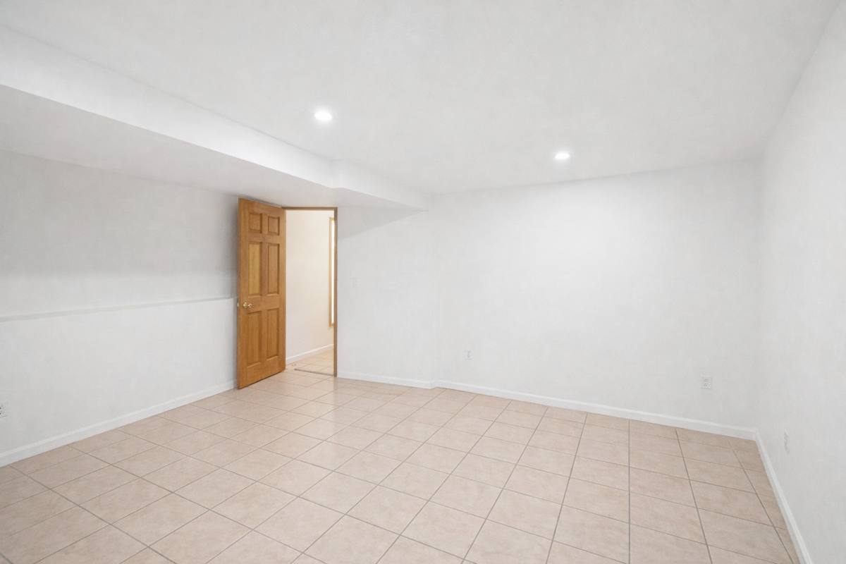 Apartment for rent at 1146-48 Raleigh St, Saint Paul, MN 55108