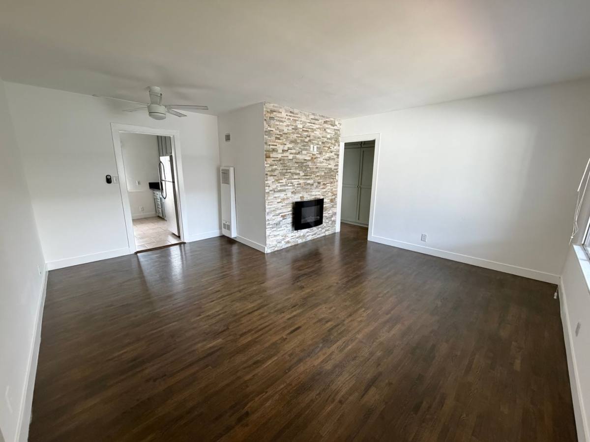 Apartment for rent at 12321-27 Washington Blvd, Los Angeles, CA 90066