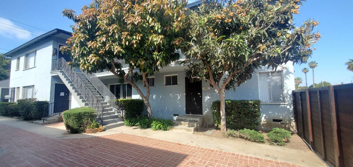 Apartment for rent at 12321-27 Washington Blvd, Los Angeles, CA 90066