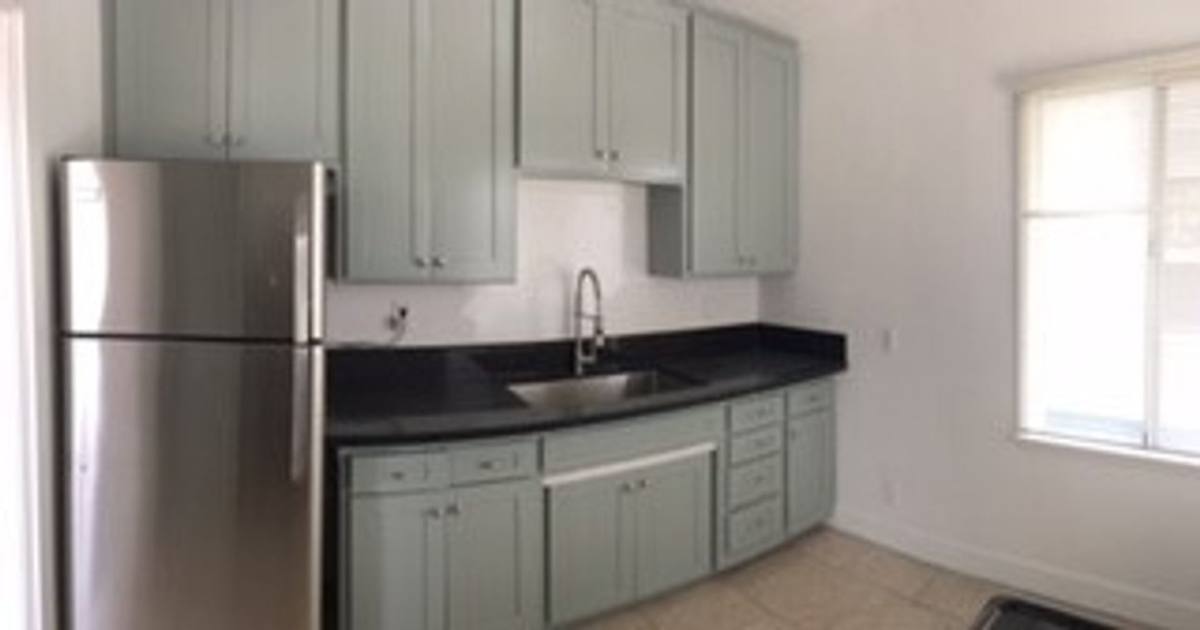 Apartment for rent at 12321-27 Washington Blvd, Los Angeles, CA 90066