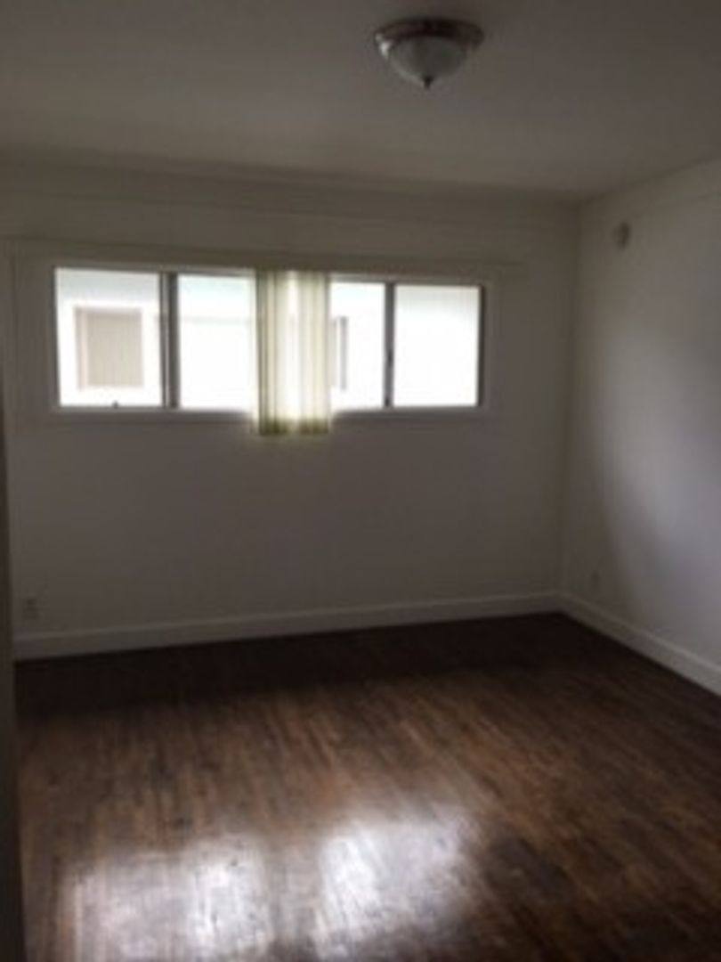 Apartment for rent at 12321-27 Washington Blvd, Los Angeles, CA 90066