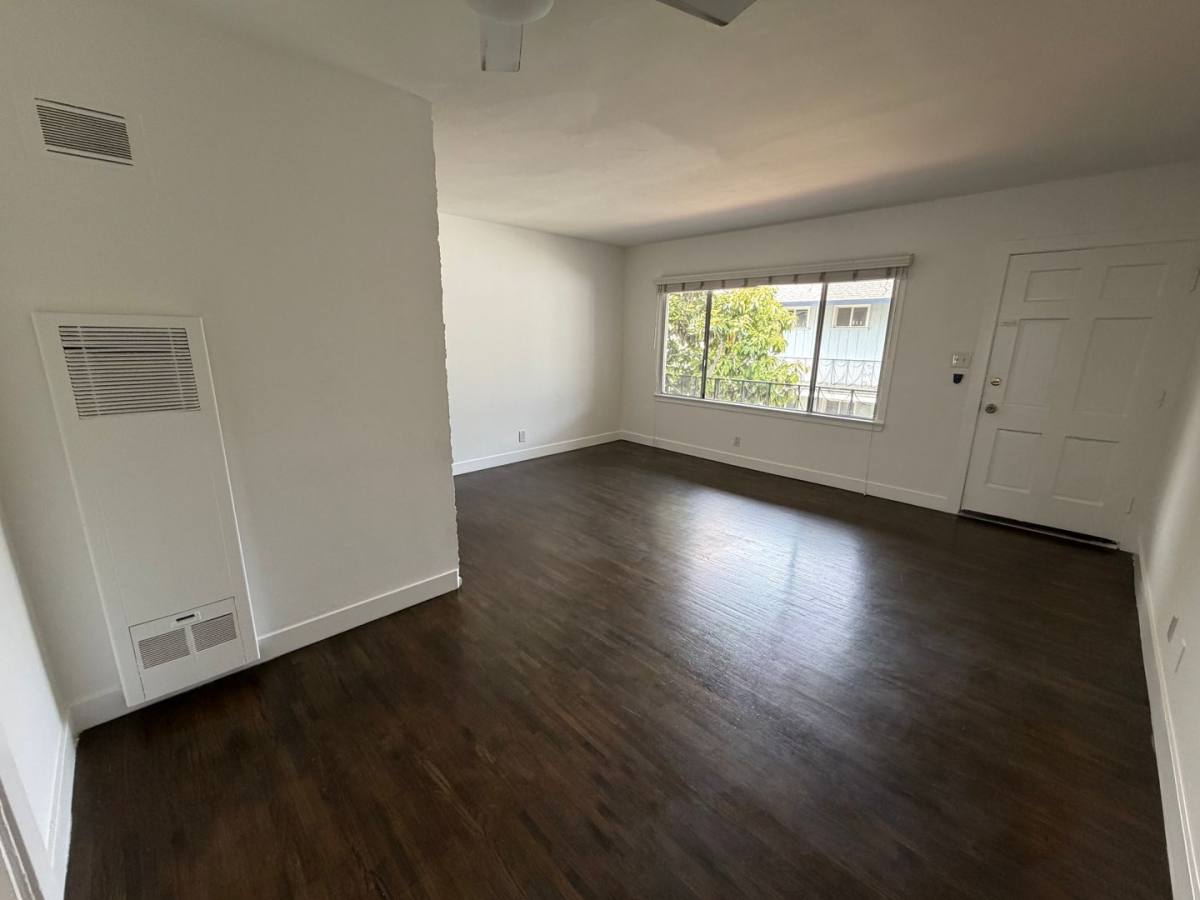 Apartment for rent at 12321-27 Washington Blvd, Los Angeles, CA 90066