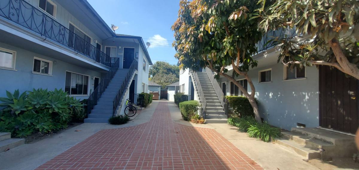Apartment for rent at 12321-27 Washington Blvd, Los Angeles, CA 90066