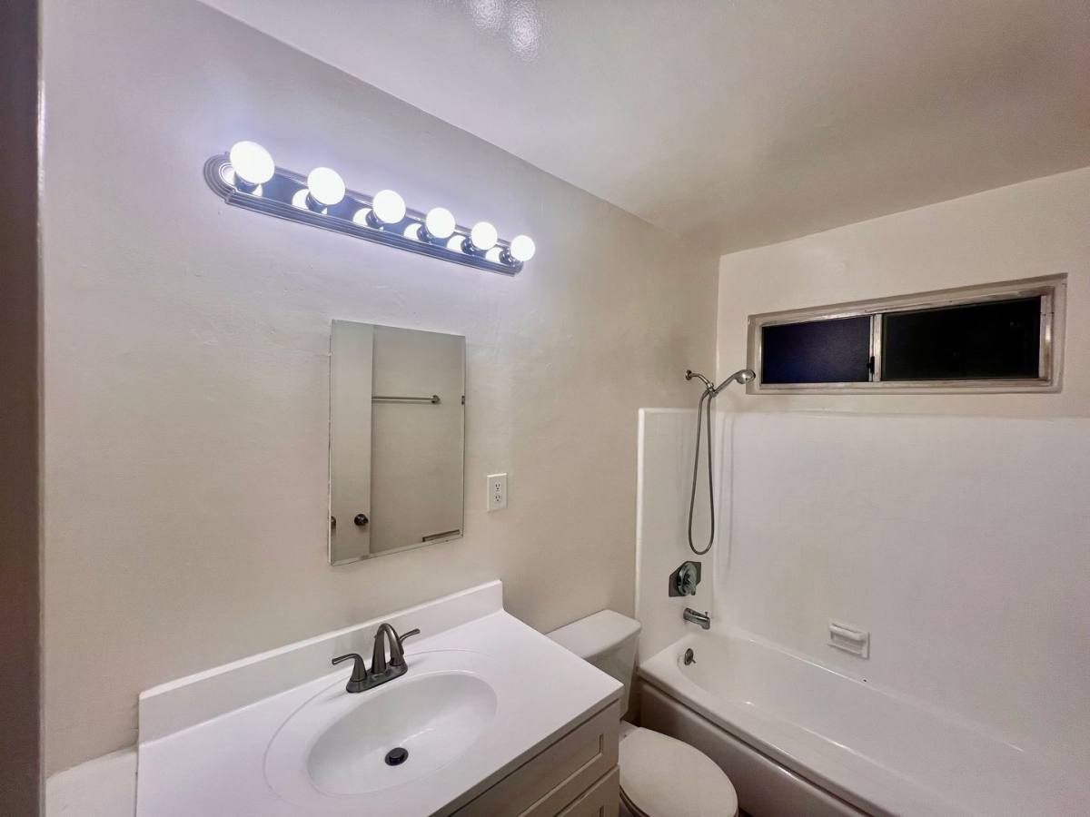 Apartment for rent at 8445 Amigo Ave, Northridge, CA 91325