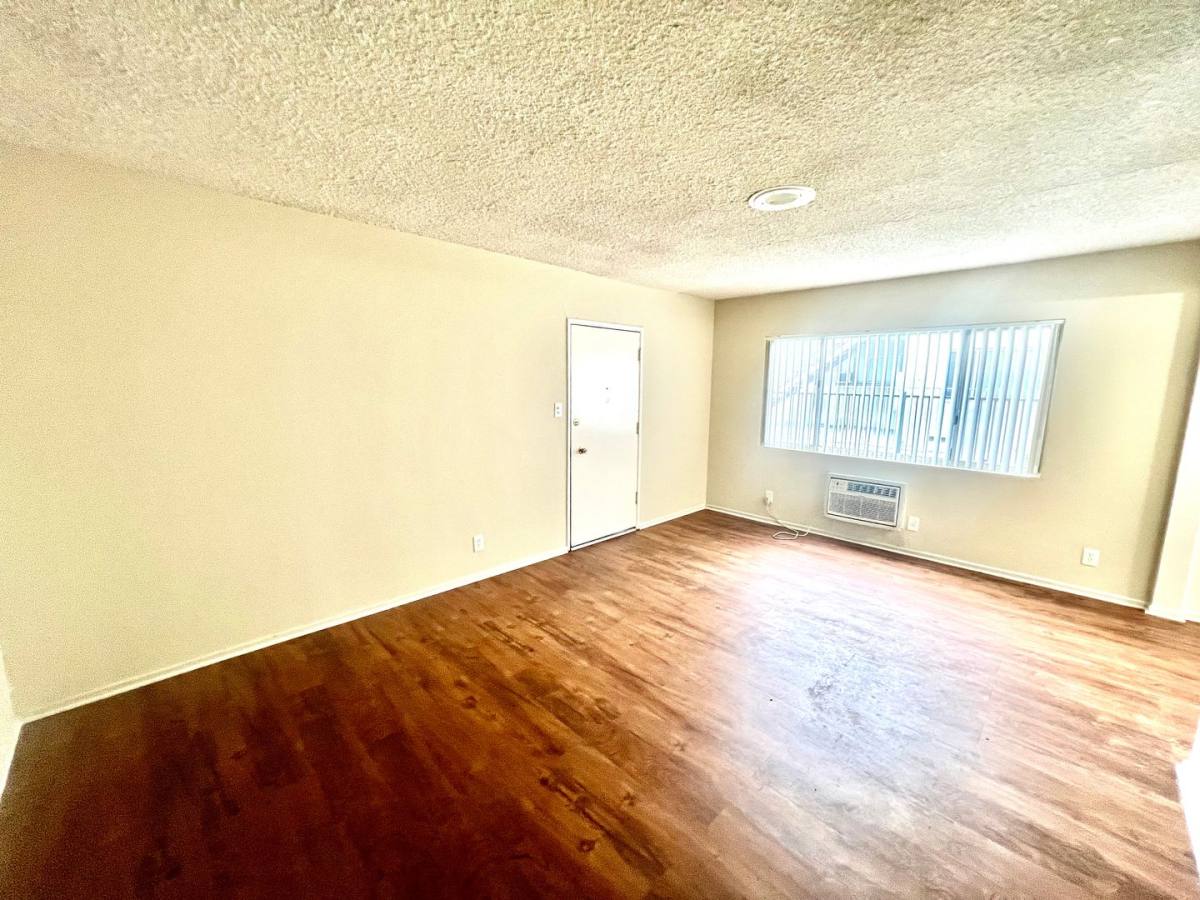 Apartment for rent at 8445 Amigo Ave, Northridge, CA 91325