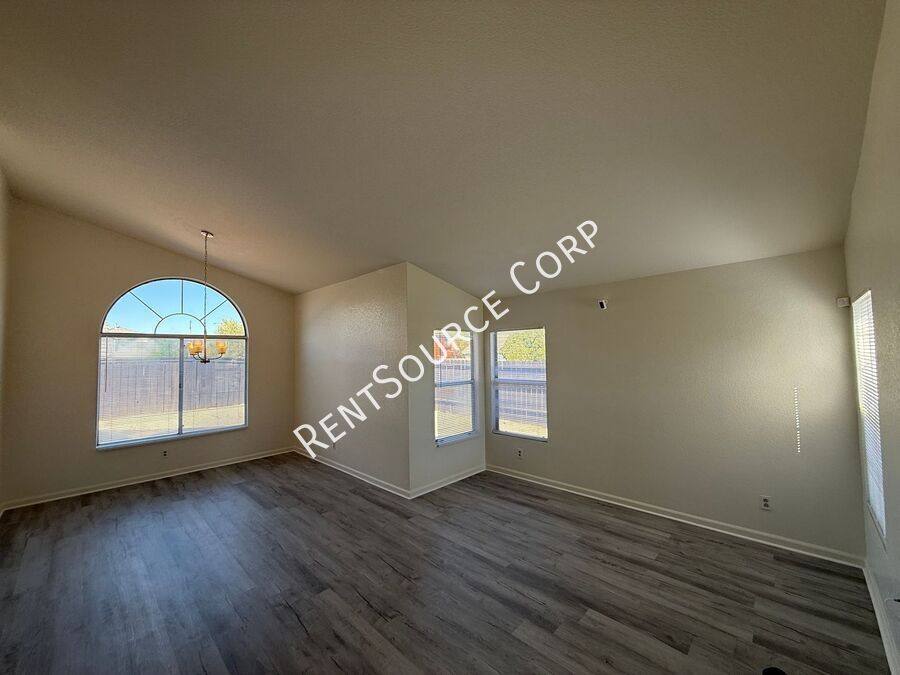 House for rent at 3559 E Ave #R14, Palmdale, CA 93550