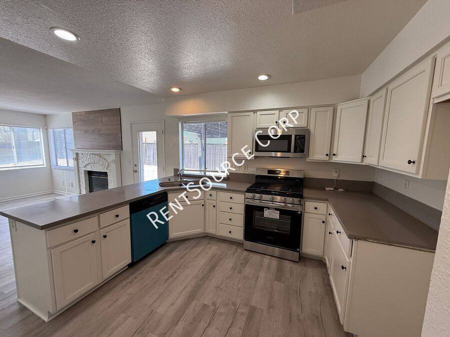 House for rent at 3559 E Ave #R14, Palmdale, CA 93550