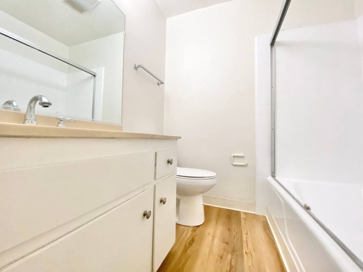 Apartment for rent at 11924 Montana Ave, Los Angeles, CA 90049