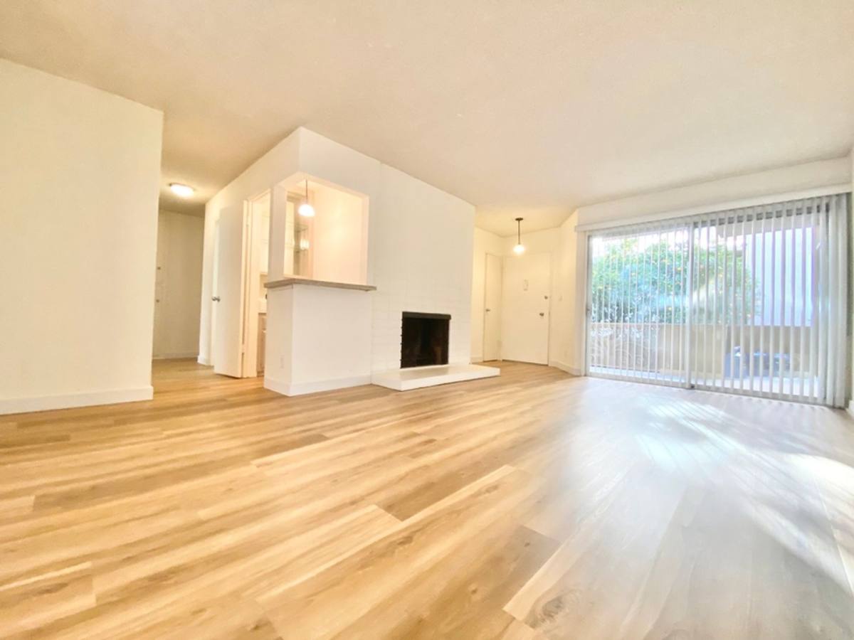 Apartment for rent at 11924 Montana Ave, Los Angeles, CA 90049