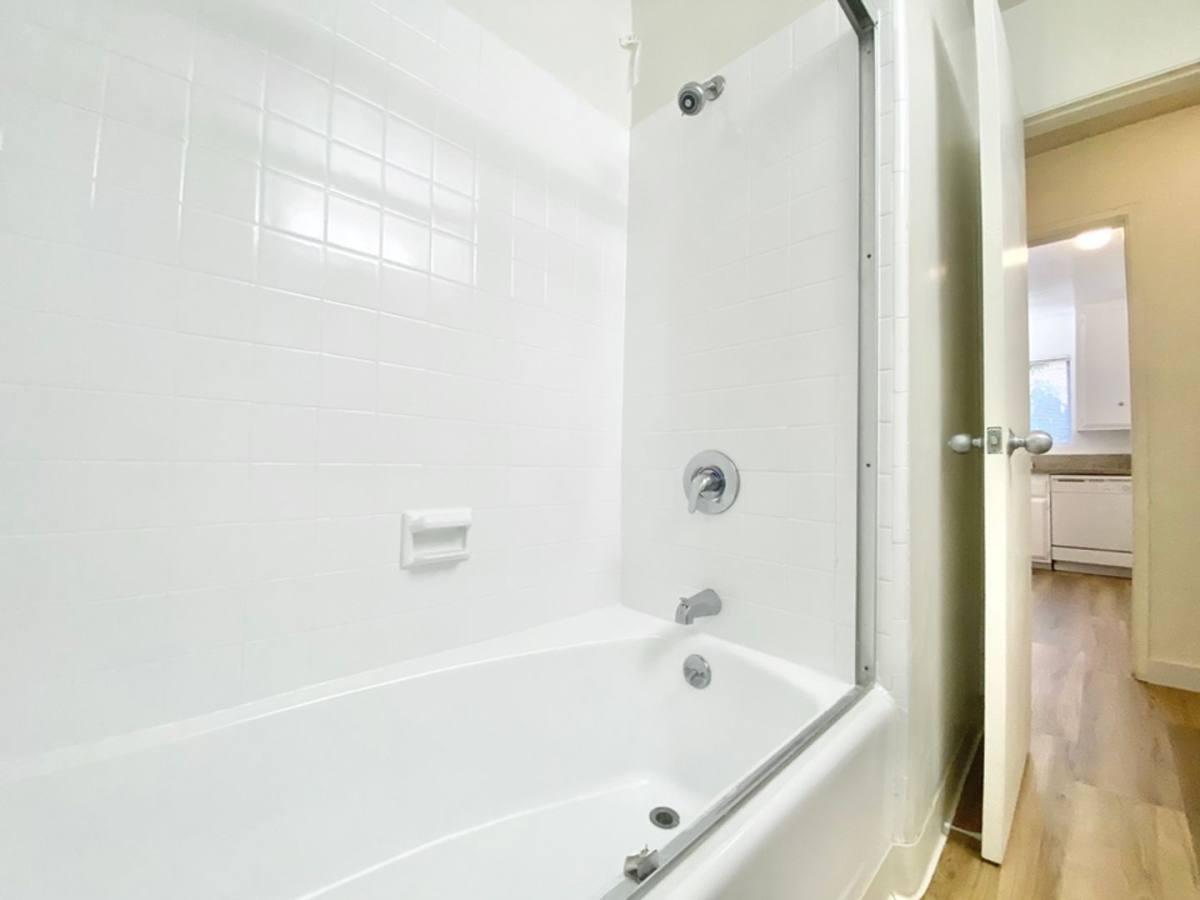 Apartment for rent at 11924 Montana Ave, Los Angeles, CA 90049
