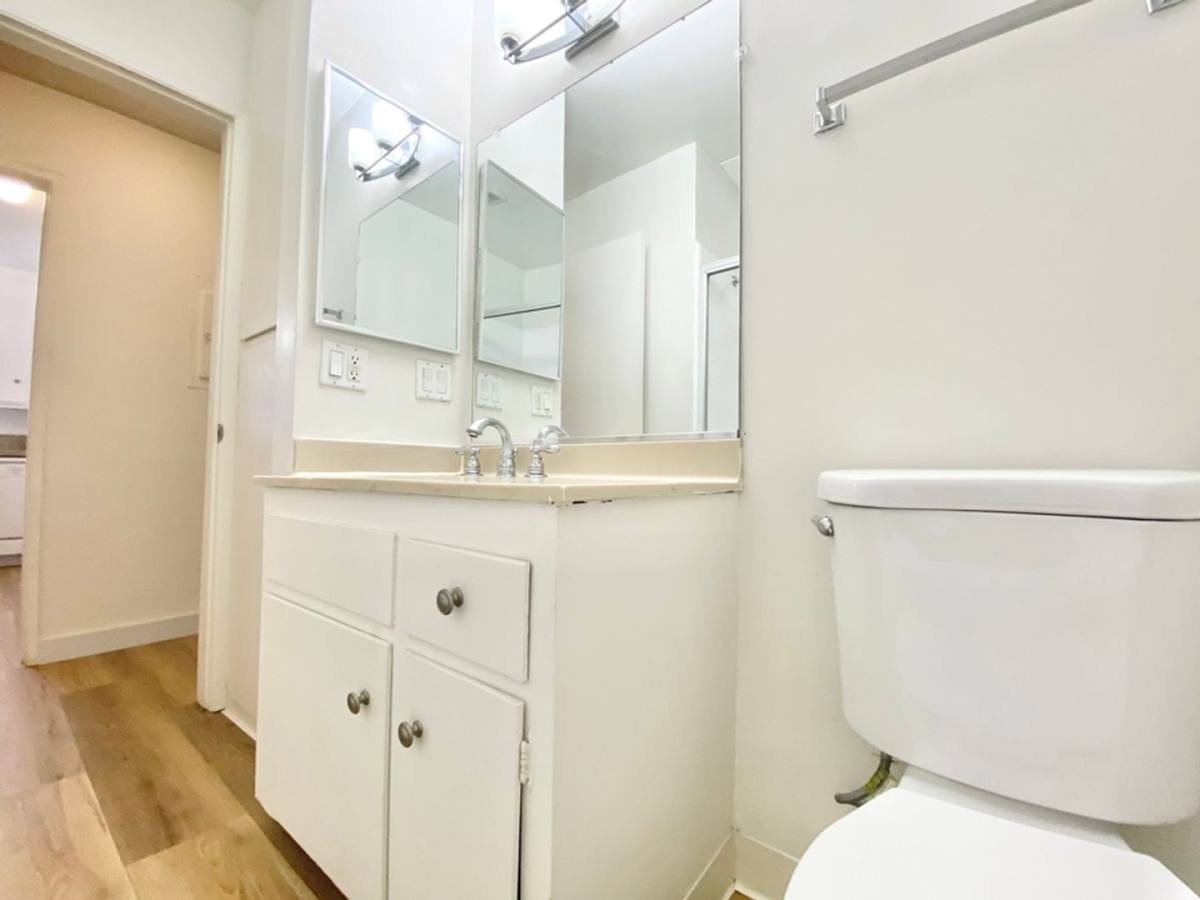 Apartment for rent at 11924 Montana Ave, Los Angeles, CA 90049