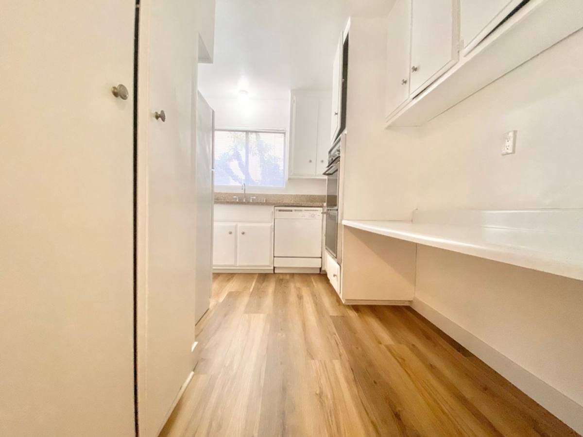 Apartment for rent at 11924 Montana Ave, Los Angeles, CA 90049