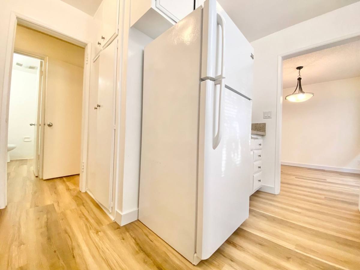 Apartment for rent at 11924 Montana Ave, Los Angeles, CA 90049