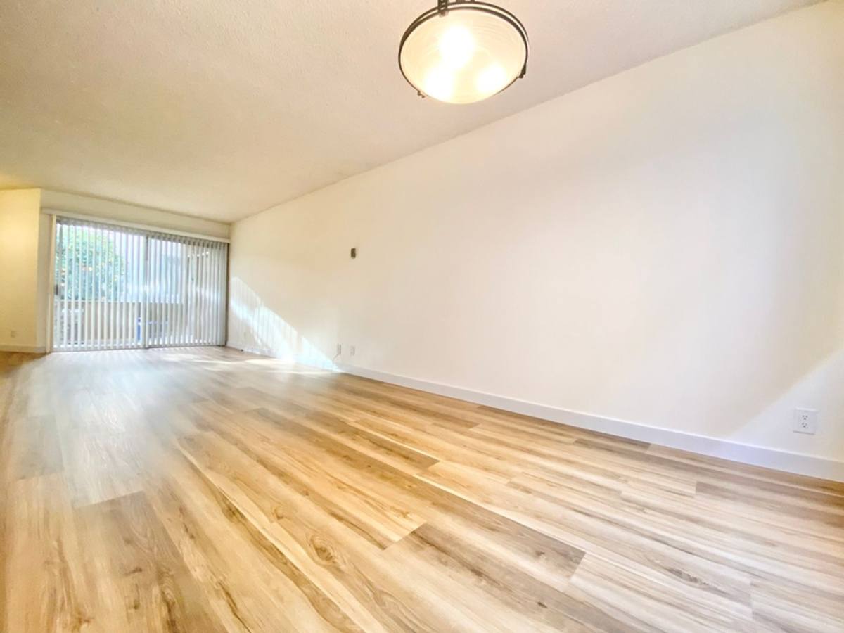 Apartment for rent at 11924 Montana Ave, Los Angeles, CA 90049