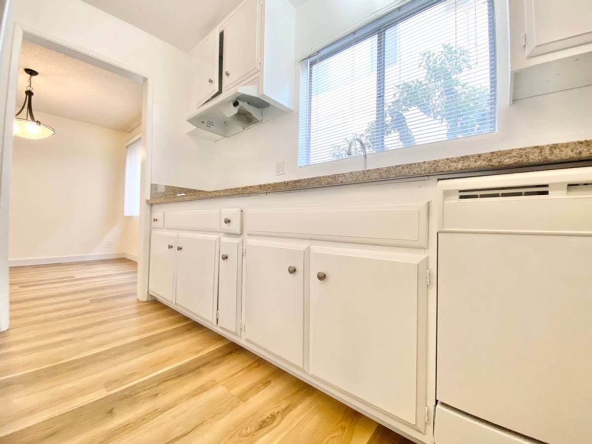 Apartment for rent at 11924 Montana Ave, Los Angeles, CA 90049