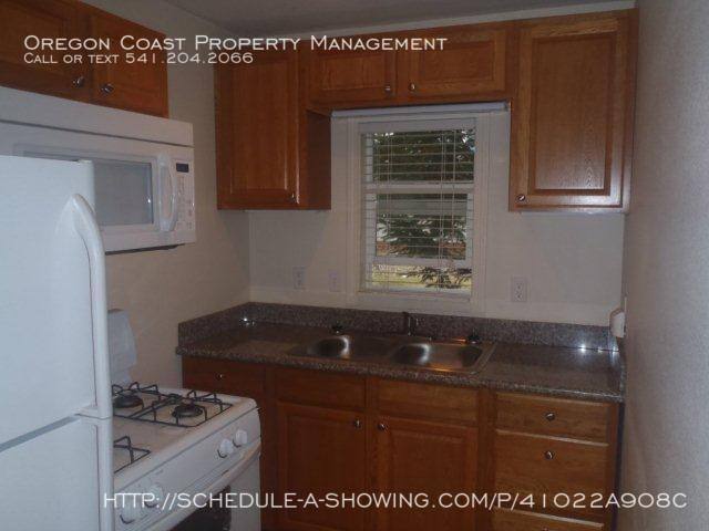 Apartment for rent at 3415 NW Highway 101 #5, Depoe Bay, OR 97341