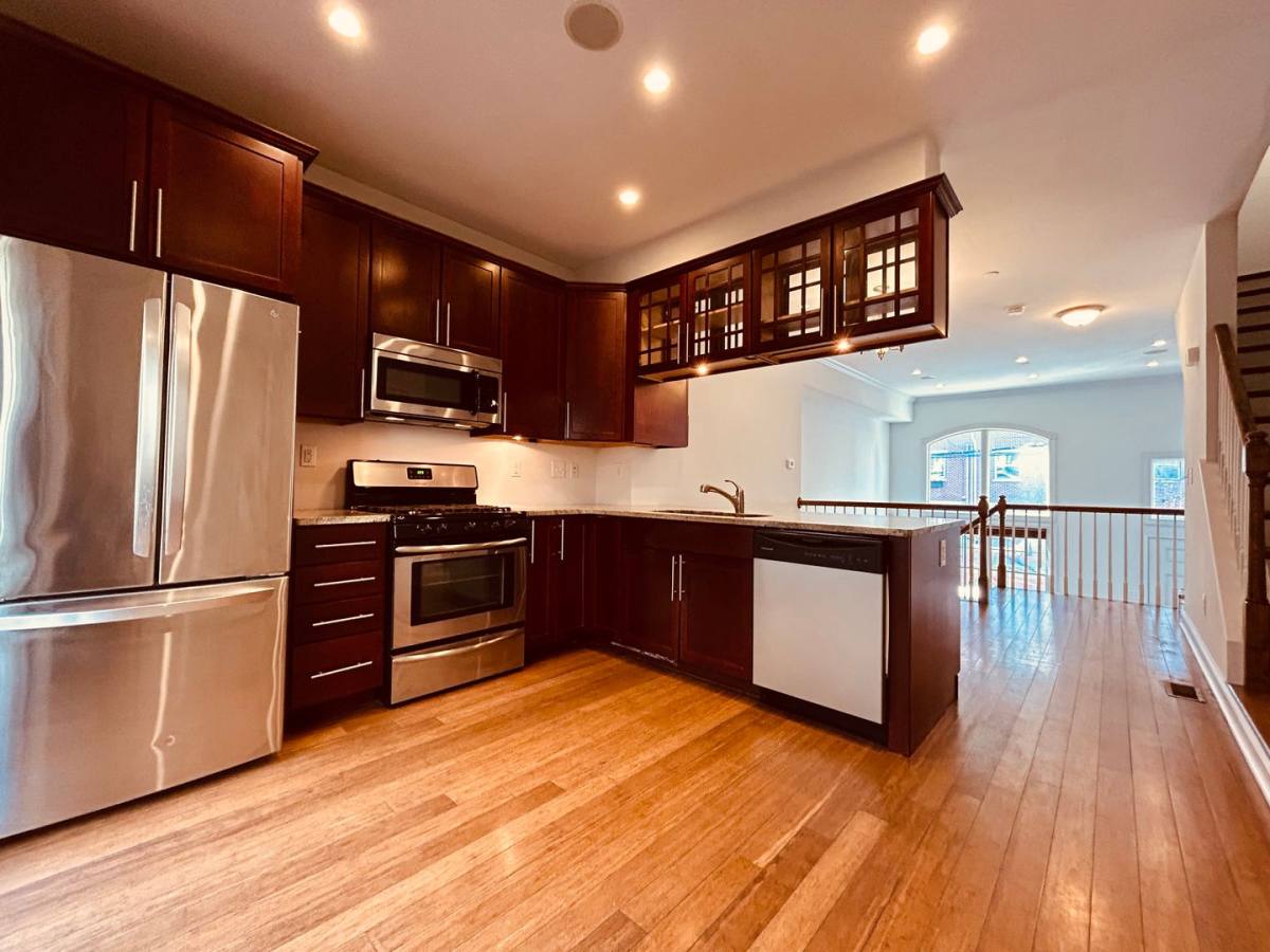 Townhouse for rent at 1007 N 3rd St, Philadelphia, PA 19123