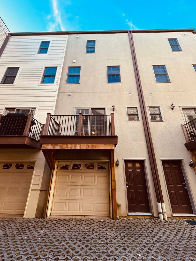 Townhouse for rent at 1007 N 3rd St, Philadelphia, PA 19123