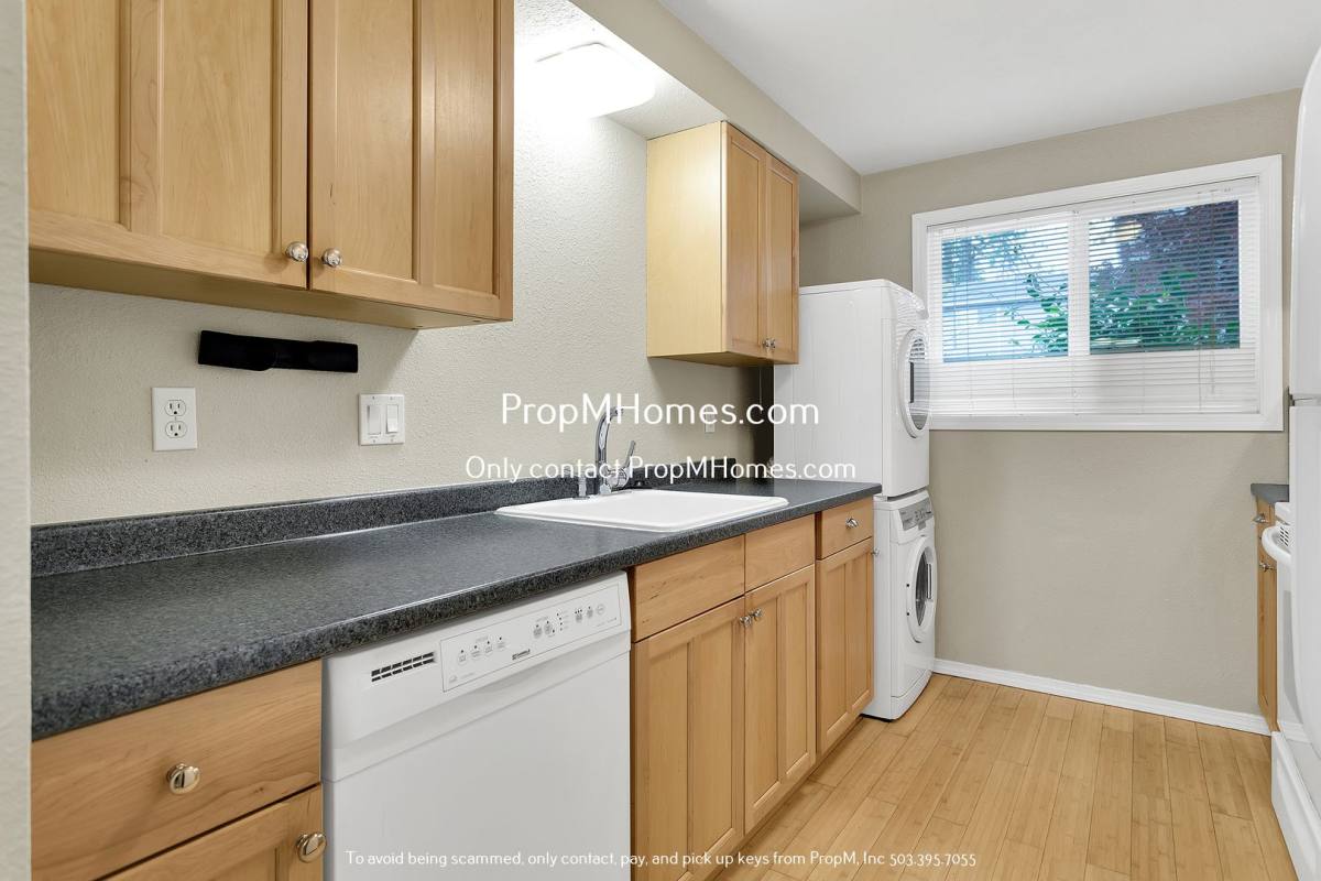 Apartment for rent at 4417 Cornwall St, West Linn, OR 97068