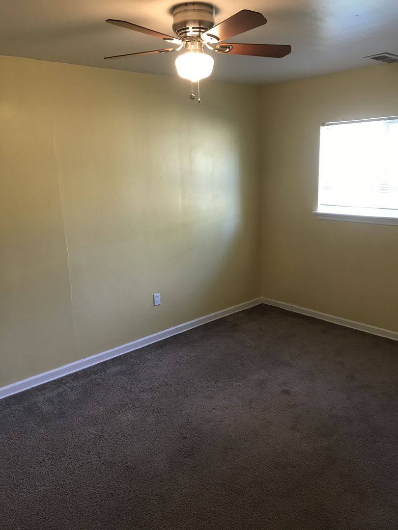 Apartment for rent at 731 Gerth Ave NW, Salem, OR 97304