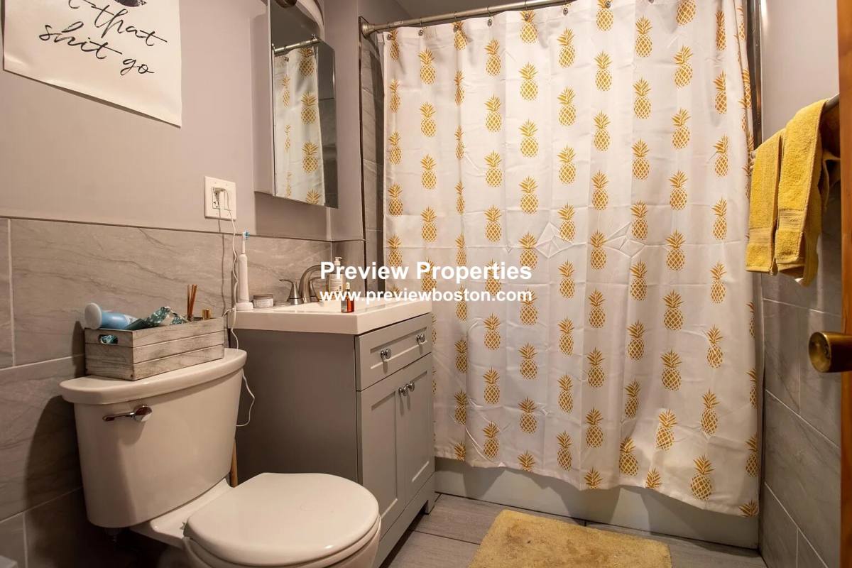 Apartment for rent at 117 Elm St #2, West Newton, MA 02465