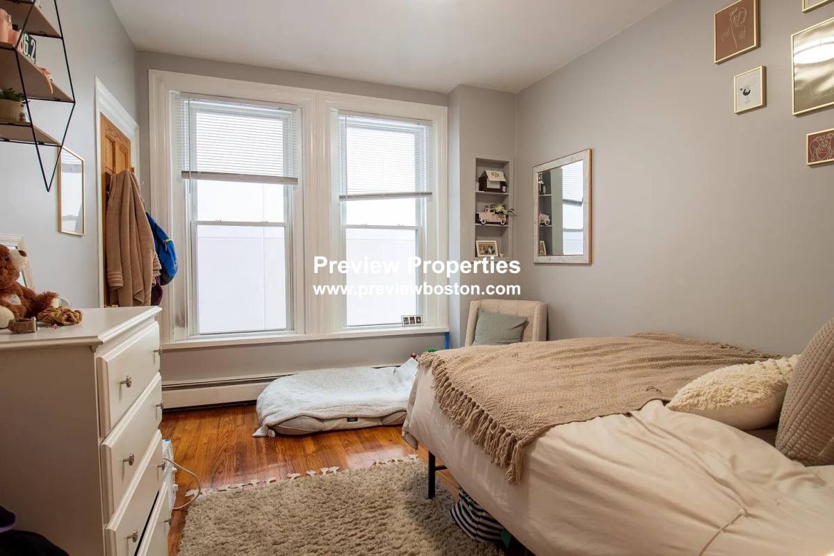 Apartment for rent at 117 Elm St #2, West Newton, MA 02465