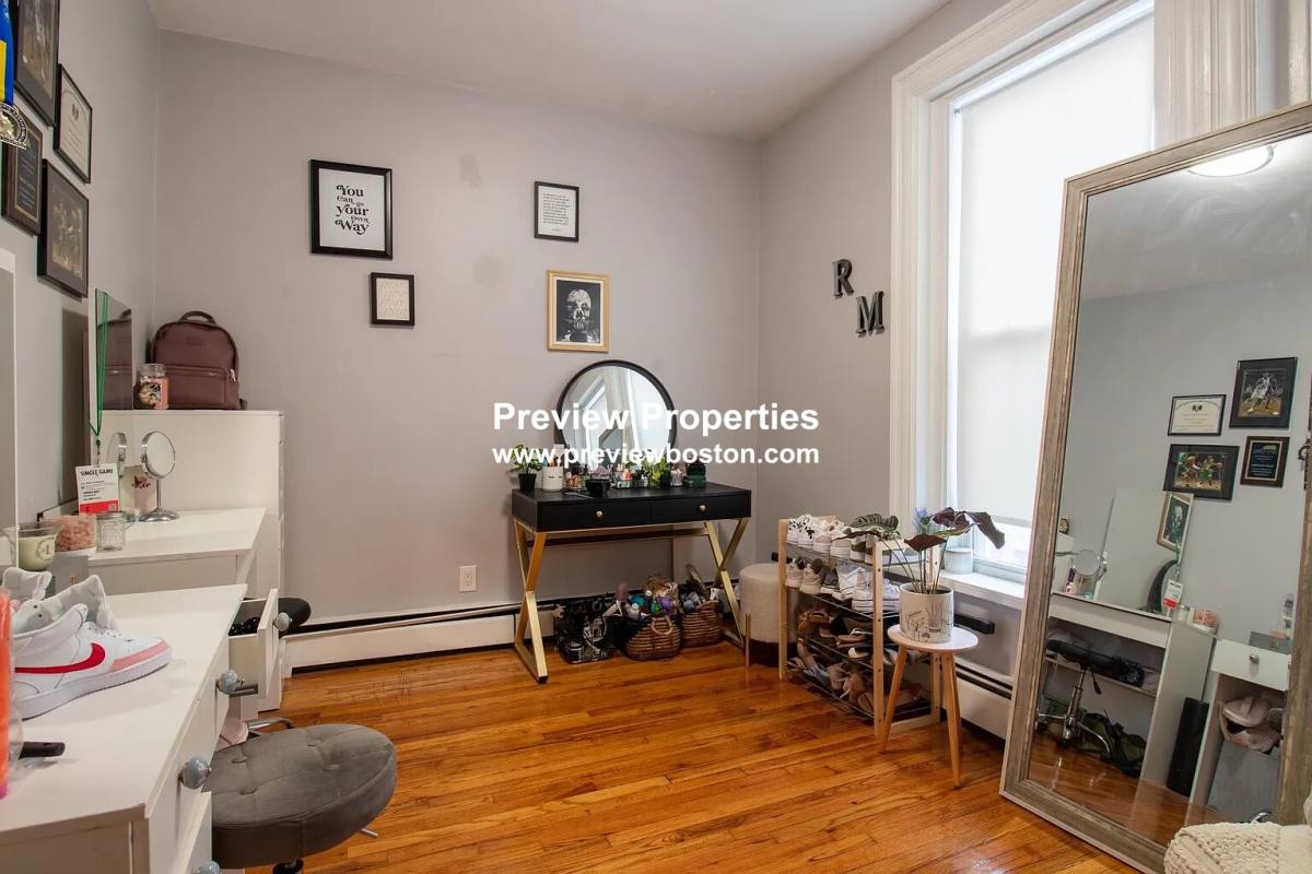 Apartment for rent at 117 Elm St #2, West Newton, MA 02465