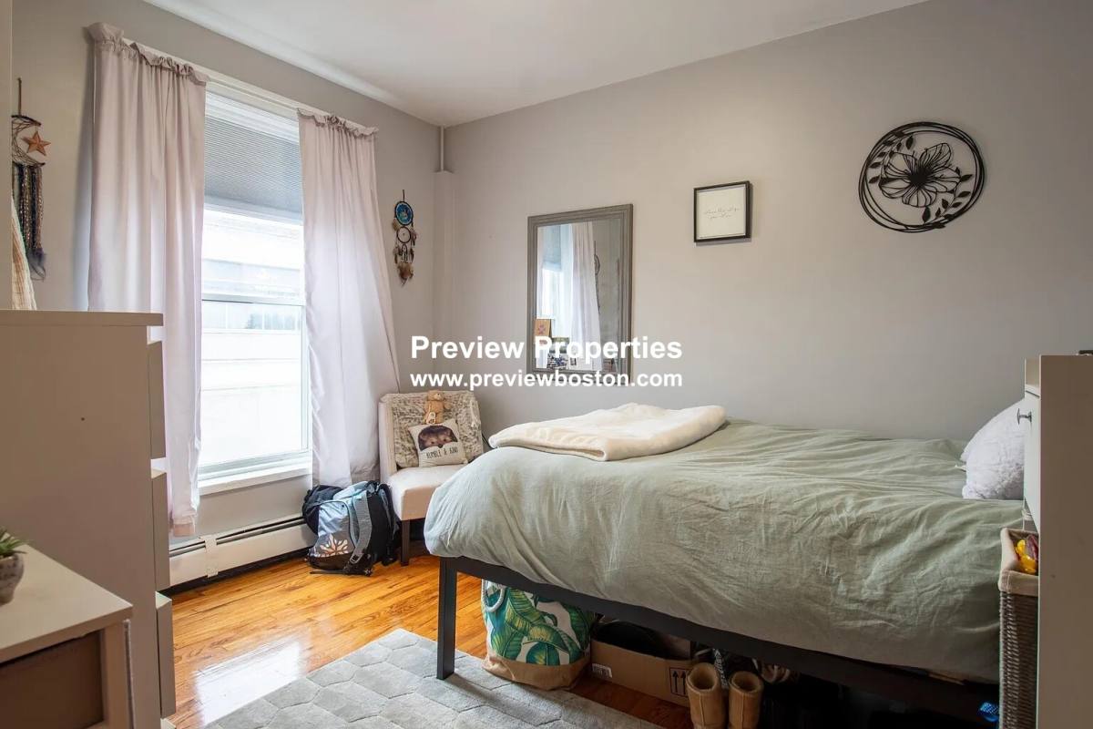 Apartment for rent at 117 Elm St #2, West Newton, MA 02465